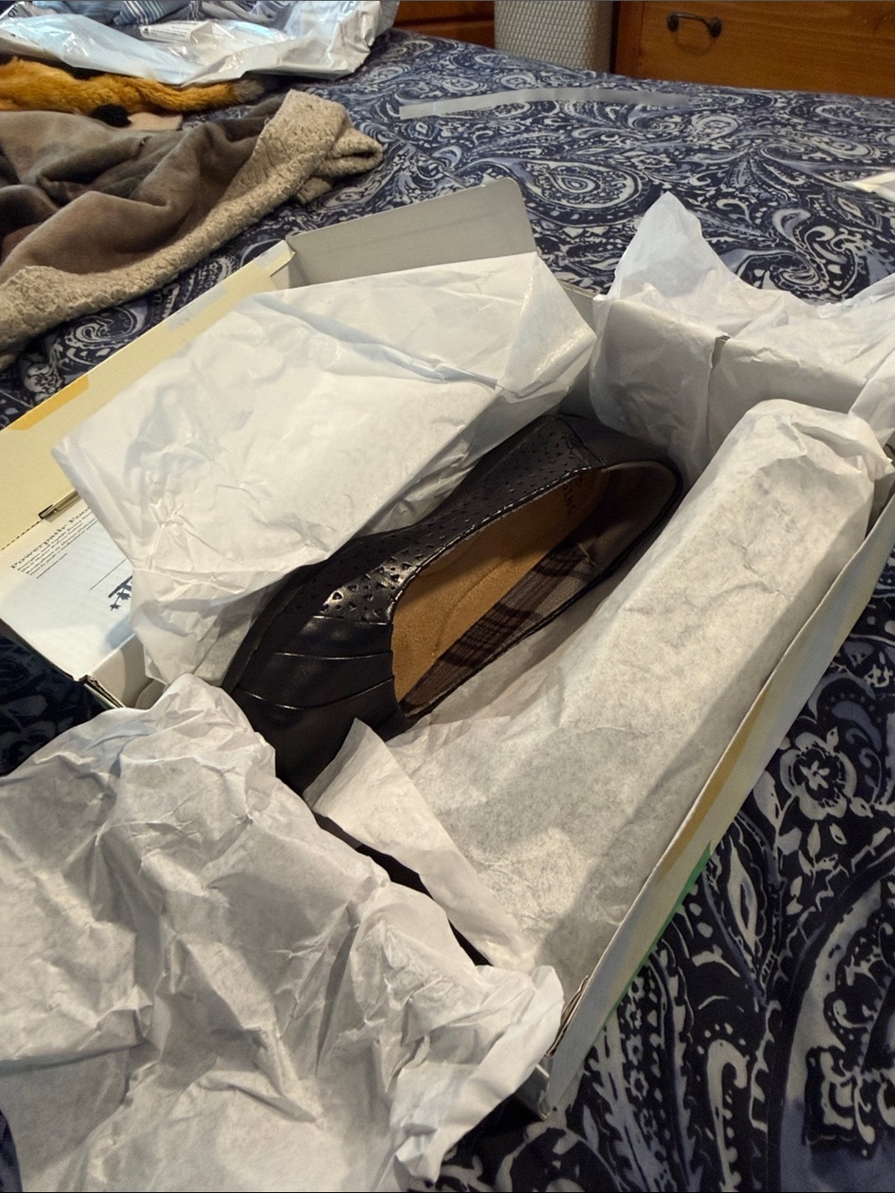 Earth Origins Fiona Black Leather Slip-On Women's Flats NIB